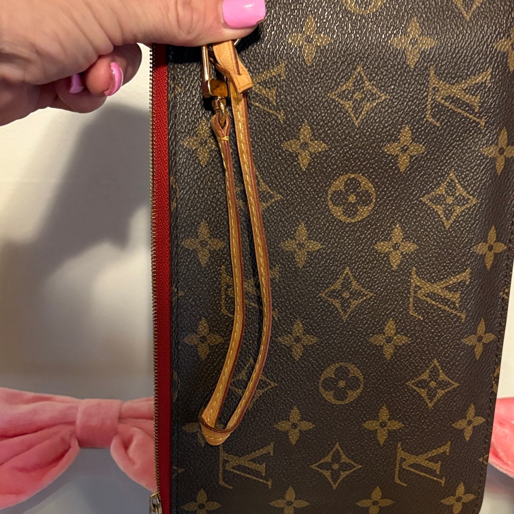 Louis Vuitton Brown and Gold Monogram Wristlet - Picture 2 of 7